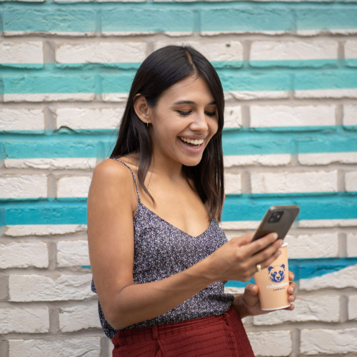 Nathalie Robayo, formatrice en IA chez Equidata, présente la formation IA Connect sur la gestion de contenu et la créativité numérique.